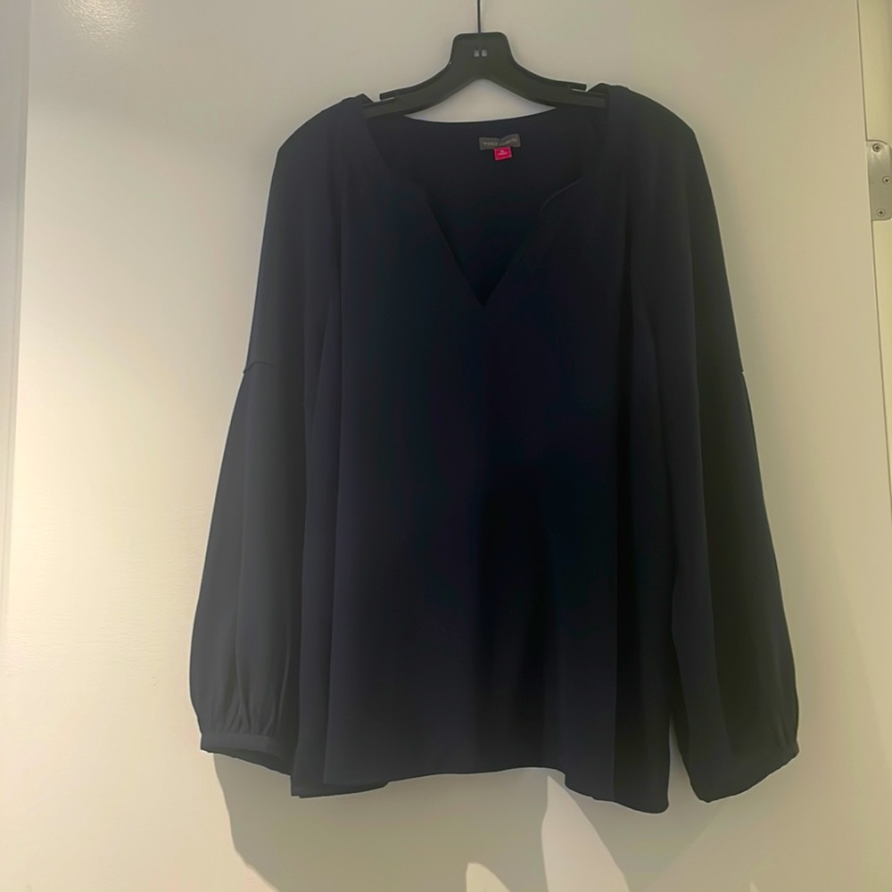Beautiful Vince Camuto top - worn once! Size XL